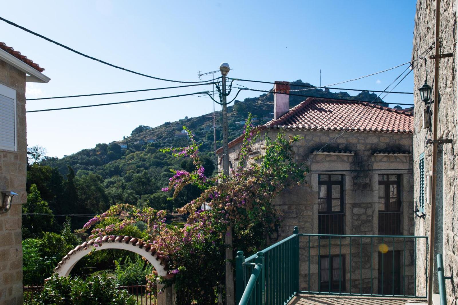 Casa Do Guardado Villa มอนซานโต ภายนอก รูปภาพ